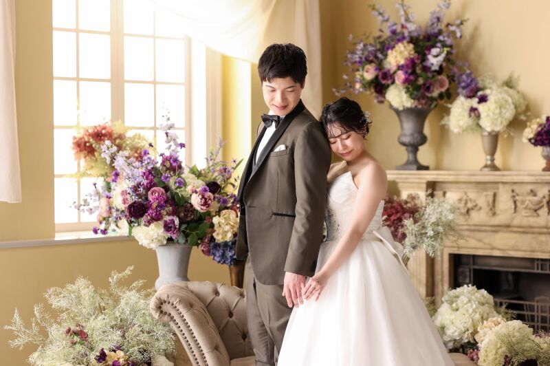 背中を合わせて、そっと手を