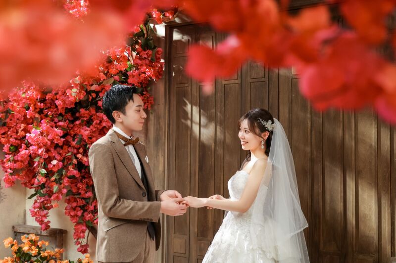 鮮やかなお花と木漏れ日に包まれて