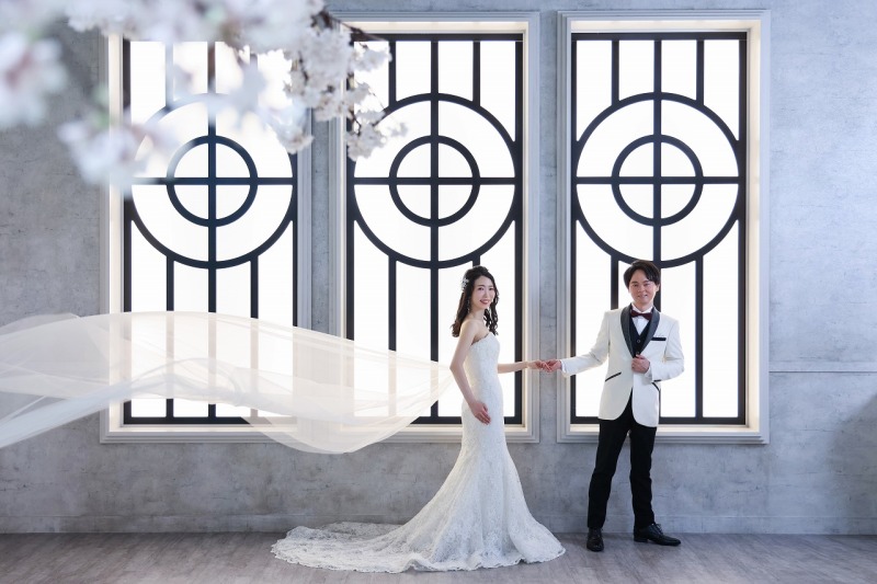 純白の中で輝くドレス