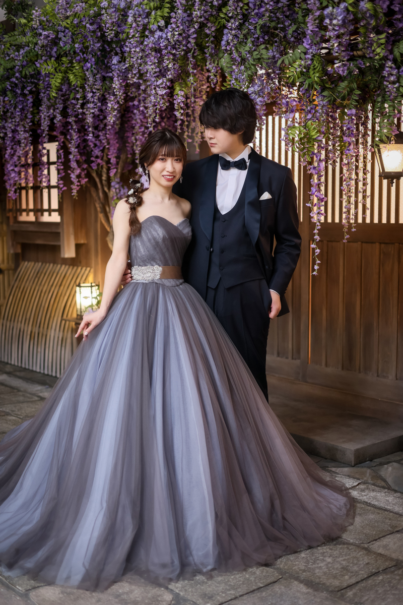 藤のもとに照らされて