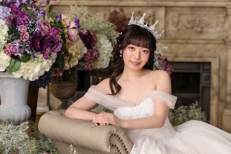 ティアラが優美に輝く、新婦様ソロカット