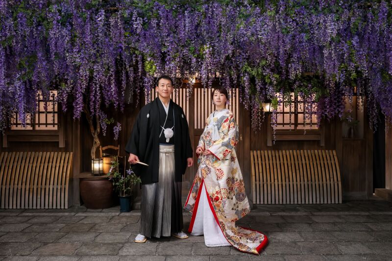 【和洋装撮影】四季の彩りに包まれて。桜・藤の花と光が織りなすスタジオフォト