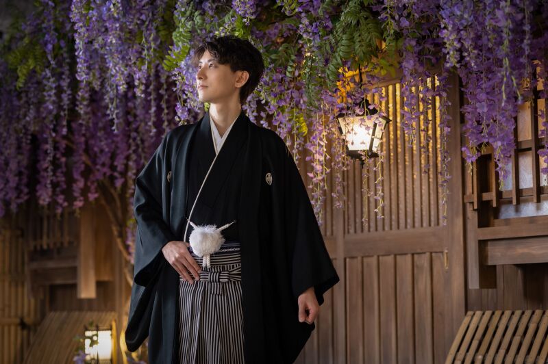凛とした佇まいが美しい、新郎様のソロカット
