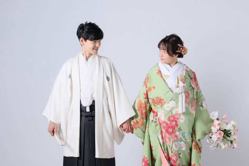 白の中に浮かぶふたり