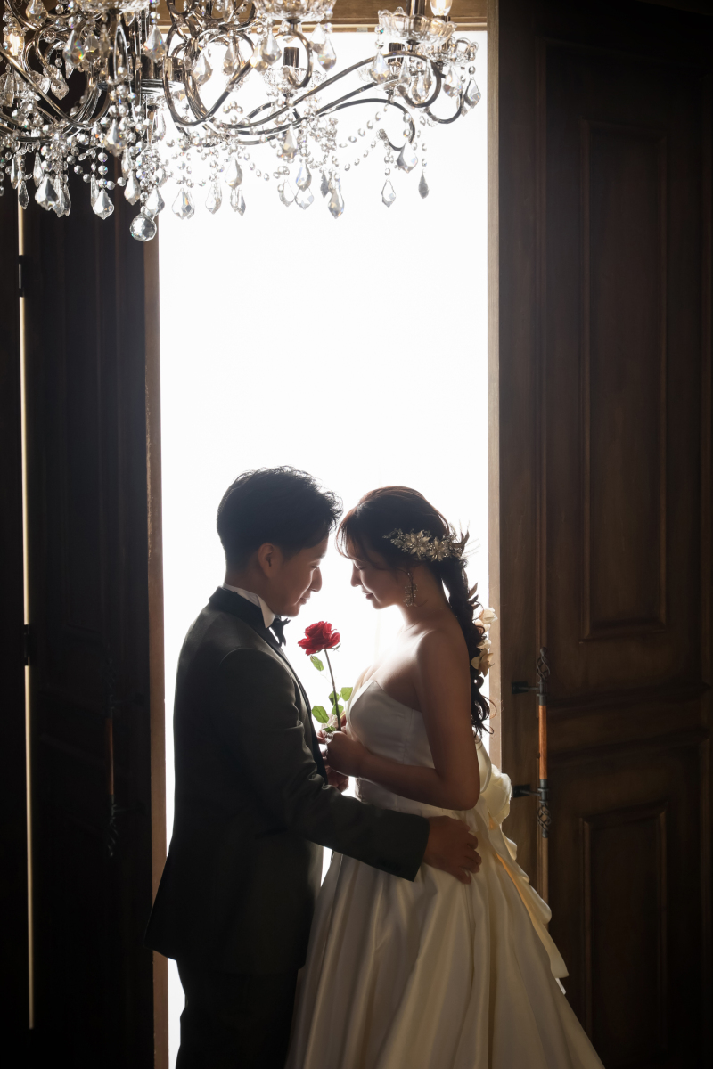 光と寄り添う二人