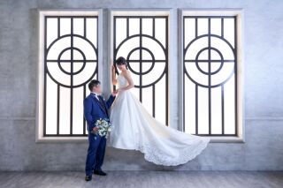 トレーンたなびくドレス姿から和装まで！笑顔溢れるスタジオ撮影
