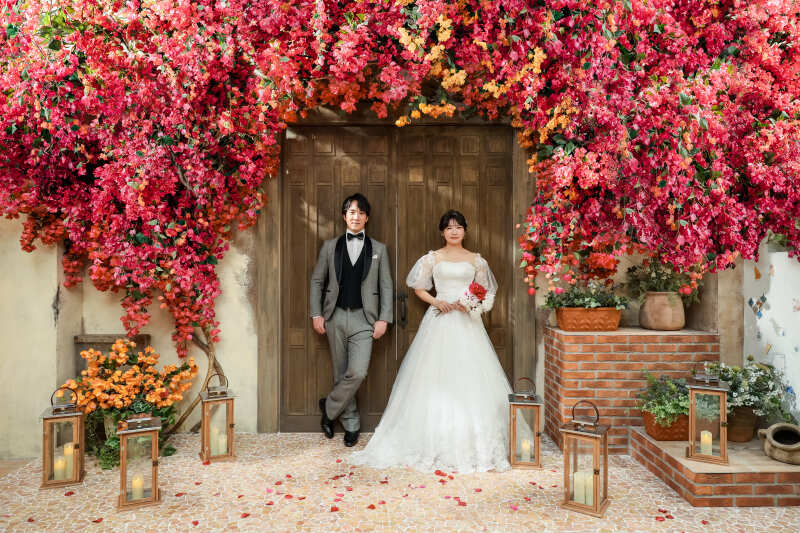 差し込む光に照らされて