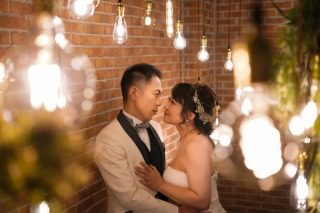 ランプに照らされて