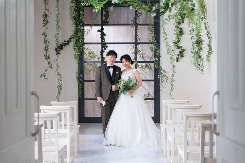 正面に整った二人の輪郭