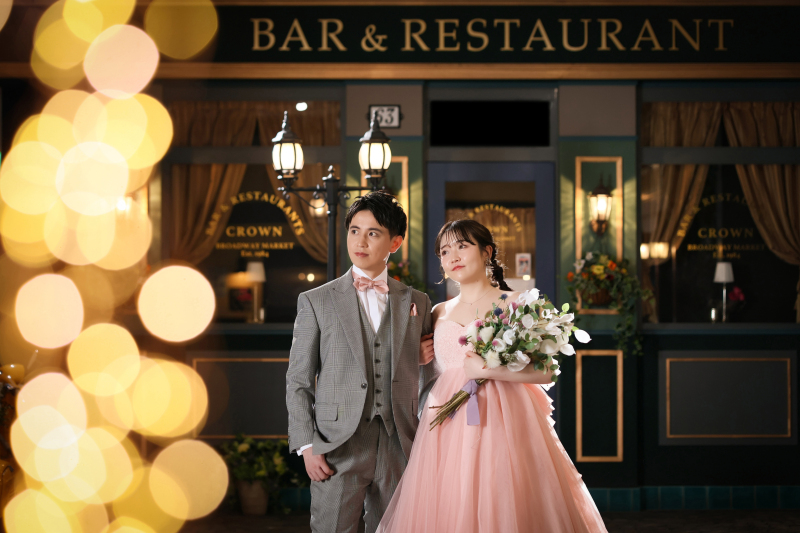 夜の街並みでデートを