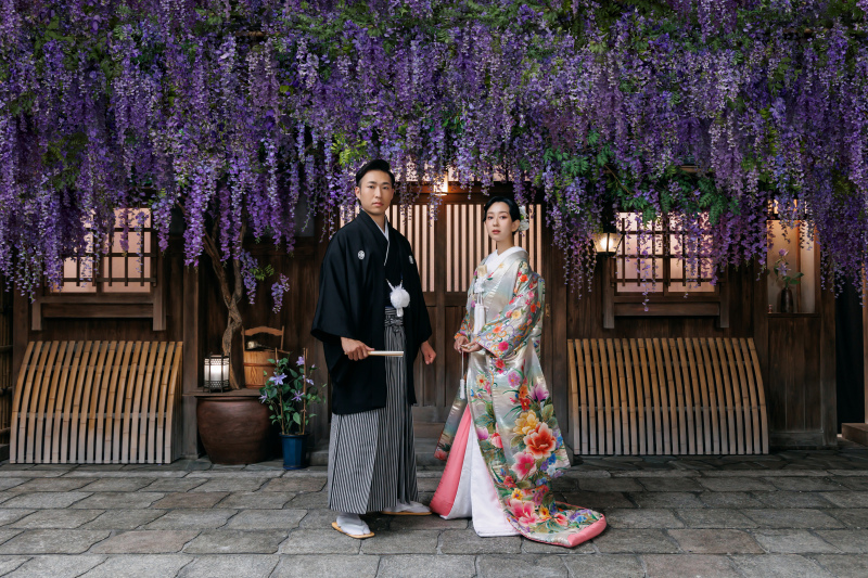 藤の前に立つ端正な姿