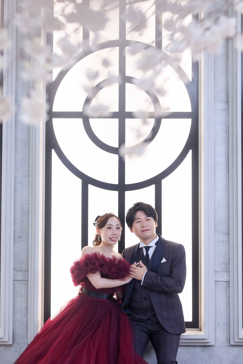 桜越しの窓辺で