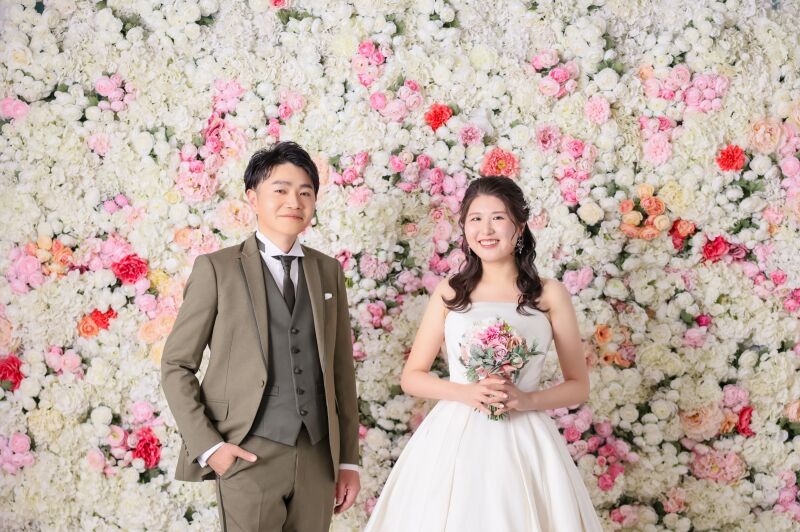 シックなクラシックから華やかな花々までスタジオで叶えるフォト撮影
