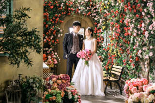 お花の道でふたりだけの時間を