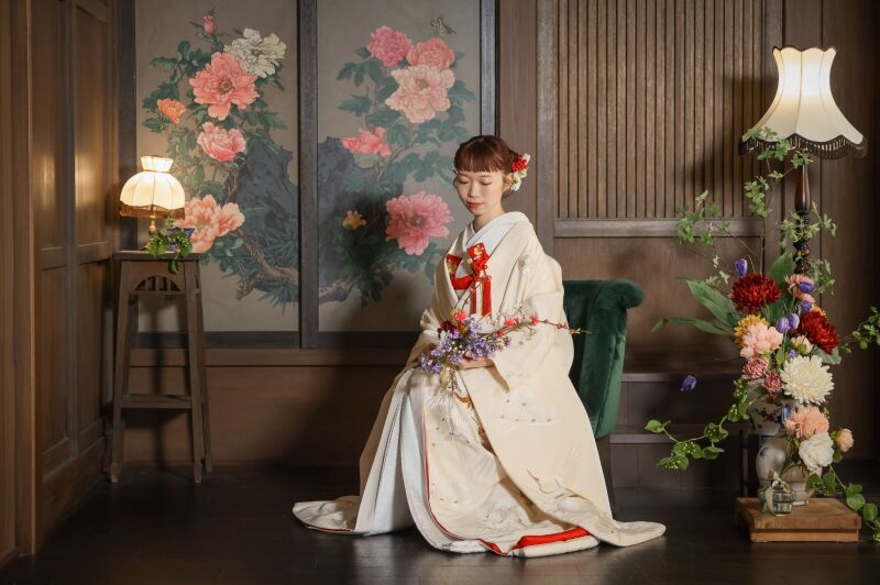 静けさの中に美しさが溢れる、新婦様の伏し目姿