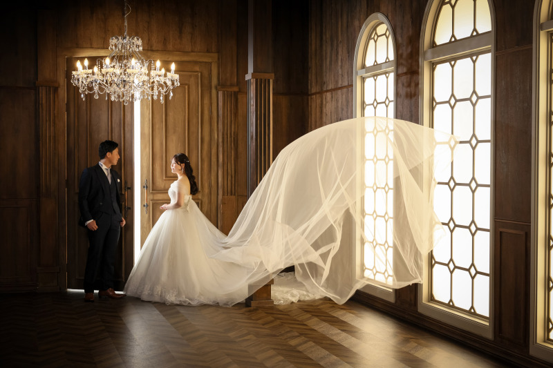 逆光に揺れる布