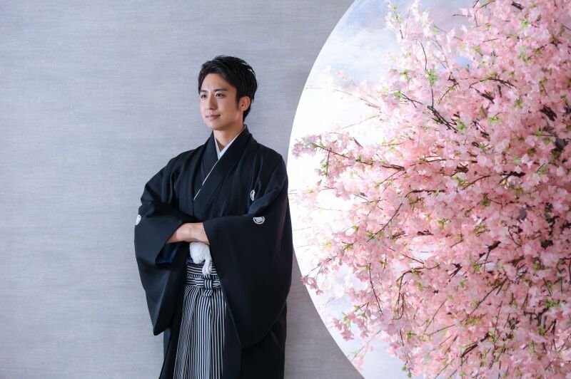 凛とした立ち姿が映える新郎様ソロ