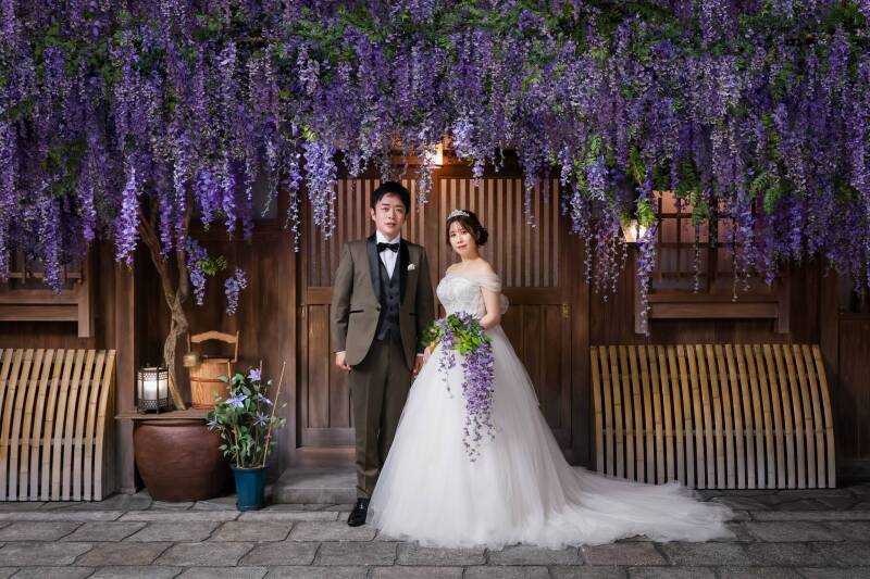 垂れる花と整う足元