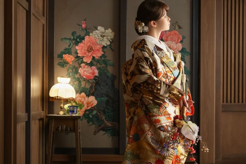 色打掛の柄行が美しく映えるソロカット