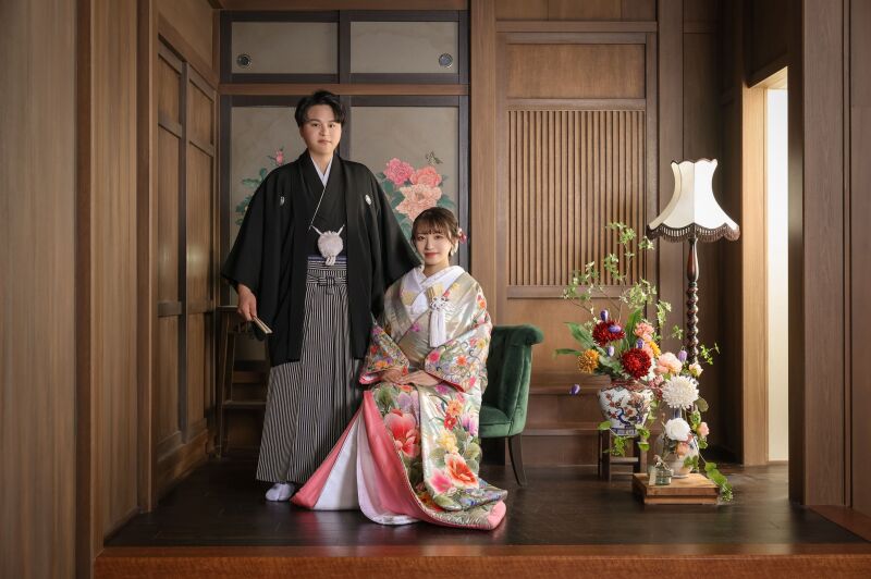 重厚感ある和室での凛とした立ち姿