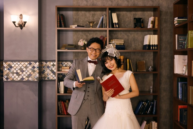 肩を寄せ合って