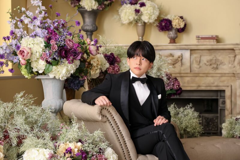 凛とした佇まいが際立つ、新郎様ソロカット