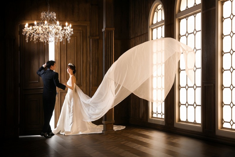 ドレスを靡かせて