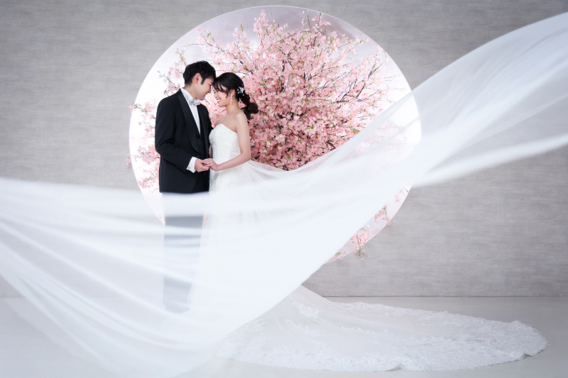 かわいいだけじゃない、ベールのなびかせも照れちゃう距離感で