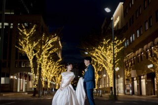 イルミネーションと一緒にロマンティックなフォトウェディング