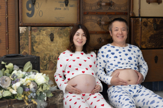 お揃いのパジャマでマタニティフォト☆