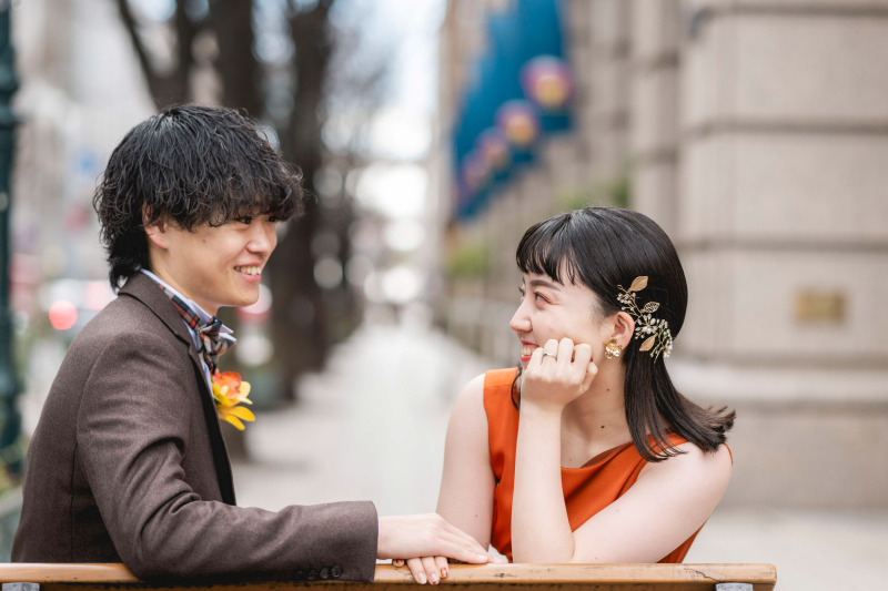 ベンチで仲良く