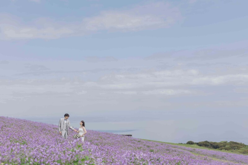 花×海×空の壮大な景色をバックに♩