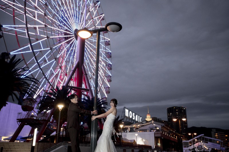 点灯された観覧車の前で❋