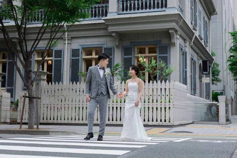 手を繋ぎエスコートをしながら♪♪