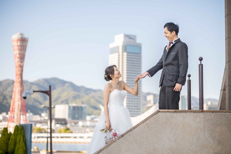 階段と神戸の街並み