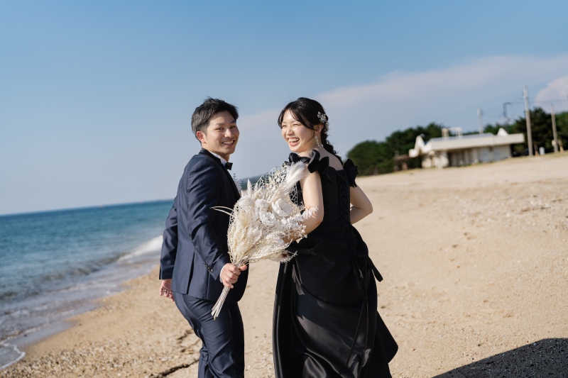 未来へ駆け出すおふたりの背中◎