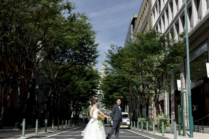 エスコートされながら