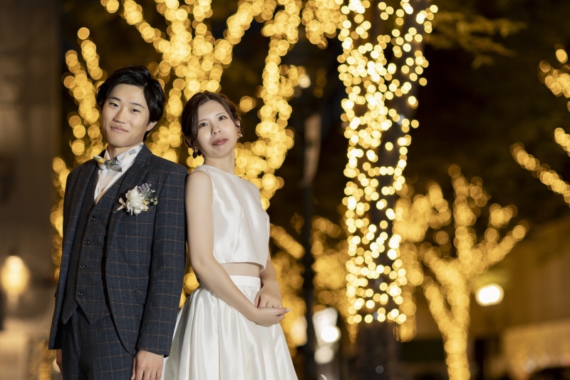 イルミネーションをバックに♡