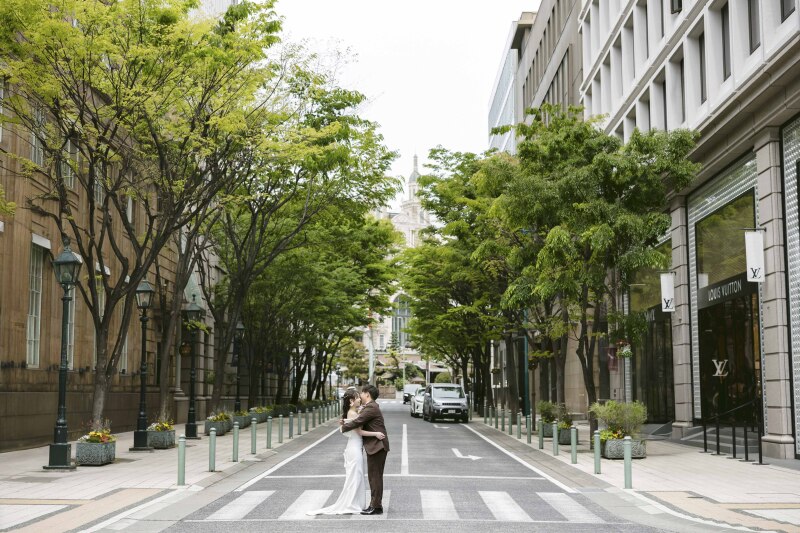 横断歩道でハグっ♡