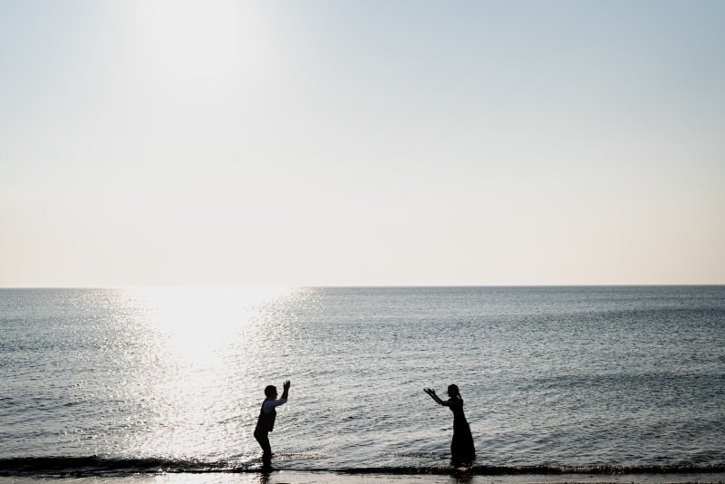 夕陽に染まる海辺で♪