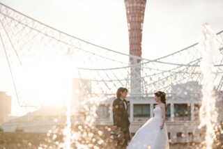 笑顔の写真でなく、非現実を味わえるような神秘的なお写真もお撮りさせていただきます。神戸の美しい街並みで、美しいお二人だけの一枚を。