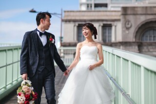 おふたりらしさあふれるお写真！カメラに前のめりになるくらい楽しい撮影にさせて見せます。ポージングや空間づくりも私に任せてください。