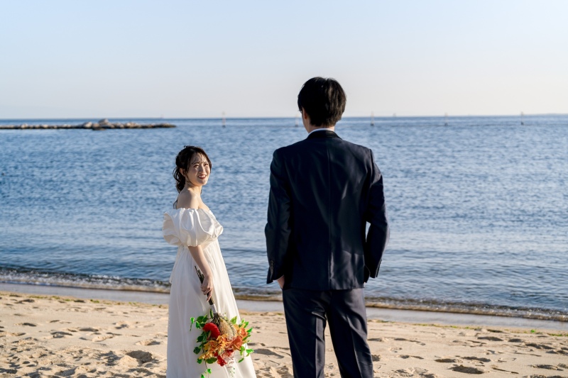 【潮芦屋ビーチ★穏やかな海辺+洗練の街並み】データ100カット・衣装1着・1ロケ・ヘアメイク・衣装のまま海にも入れる