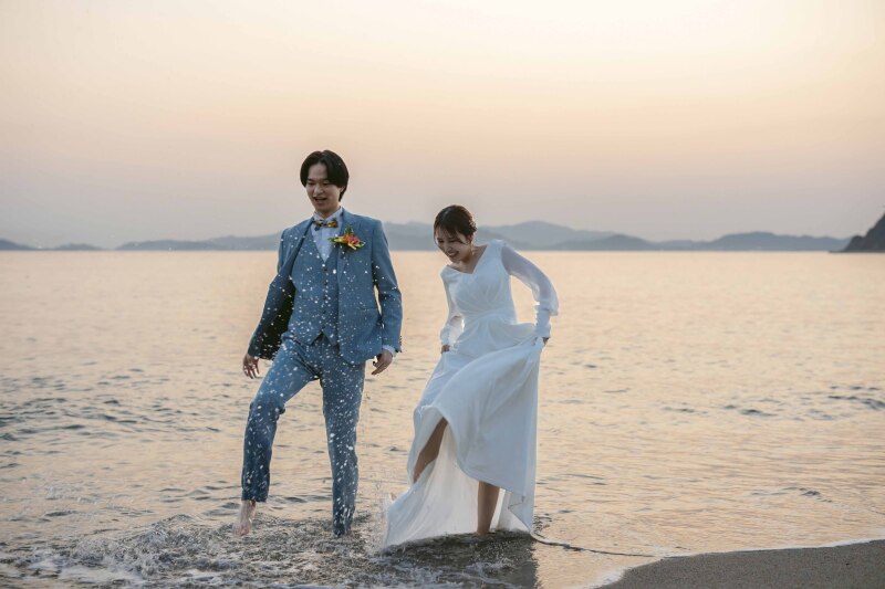 【9月末まで限定☆淡路島☆花畑×ビーチで日中orサンセットも撮れる】ドローンフォト・2ロケ・150カット・洋装1着付きプラン