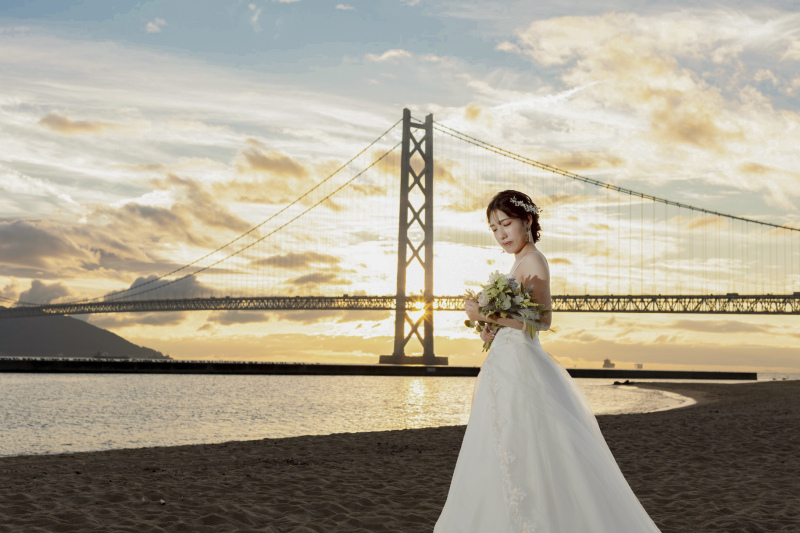 【アジュール舞子★明石海峡大橋と海で撮影ができる】データ100カット・衣装1着 ・1ロケ・ヘアメイク・衣装のまま海にも入れる