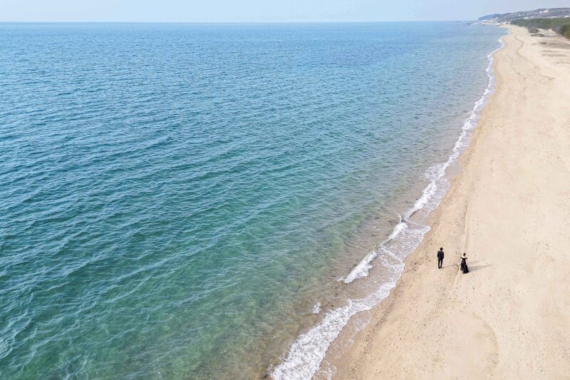 【9月末まで限定☆淡路島☆花畑×ビーチで日中orサンセットも撮れる】ドローンフォト・2ロケ・150カット・洋装1着付きプラン