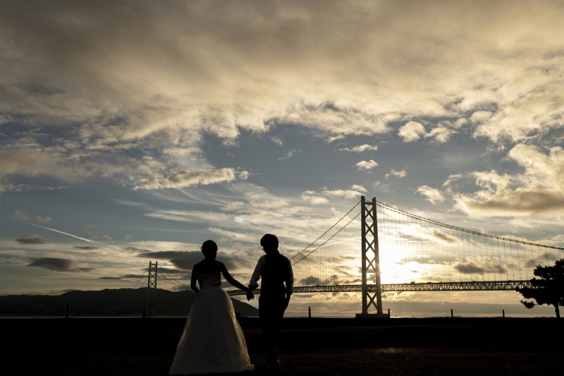 【アジュール舞子★明石海峡大橋と海で撮影ができる】データ100カット・衣装1着 ・1ロケ・ヘアメイク・衣装のまま海にも入れる