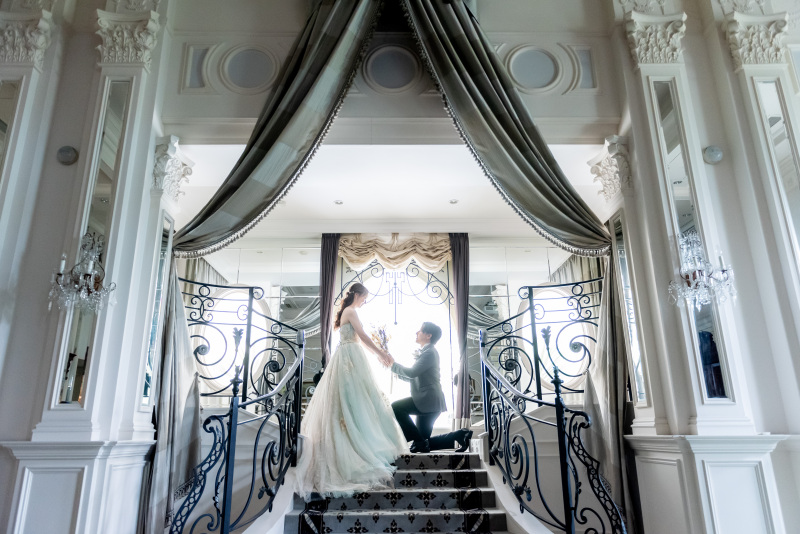 パーティ会場でプロポーズフォト