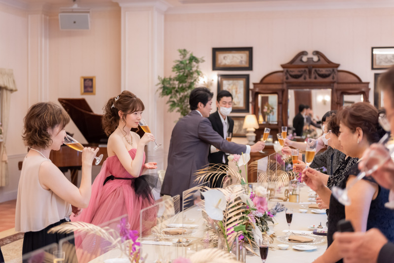 【フォト＋会食】チャペルでの撮影後はご家族と一緒に美味しいコース料理を♪個室でのフルコースを4名様～承れます。