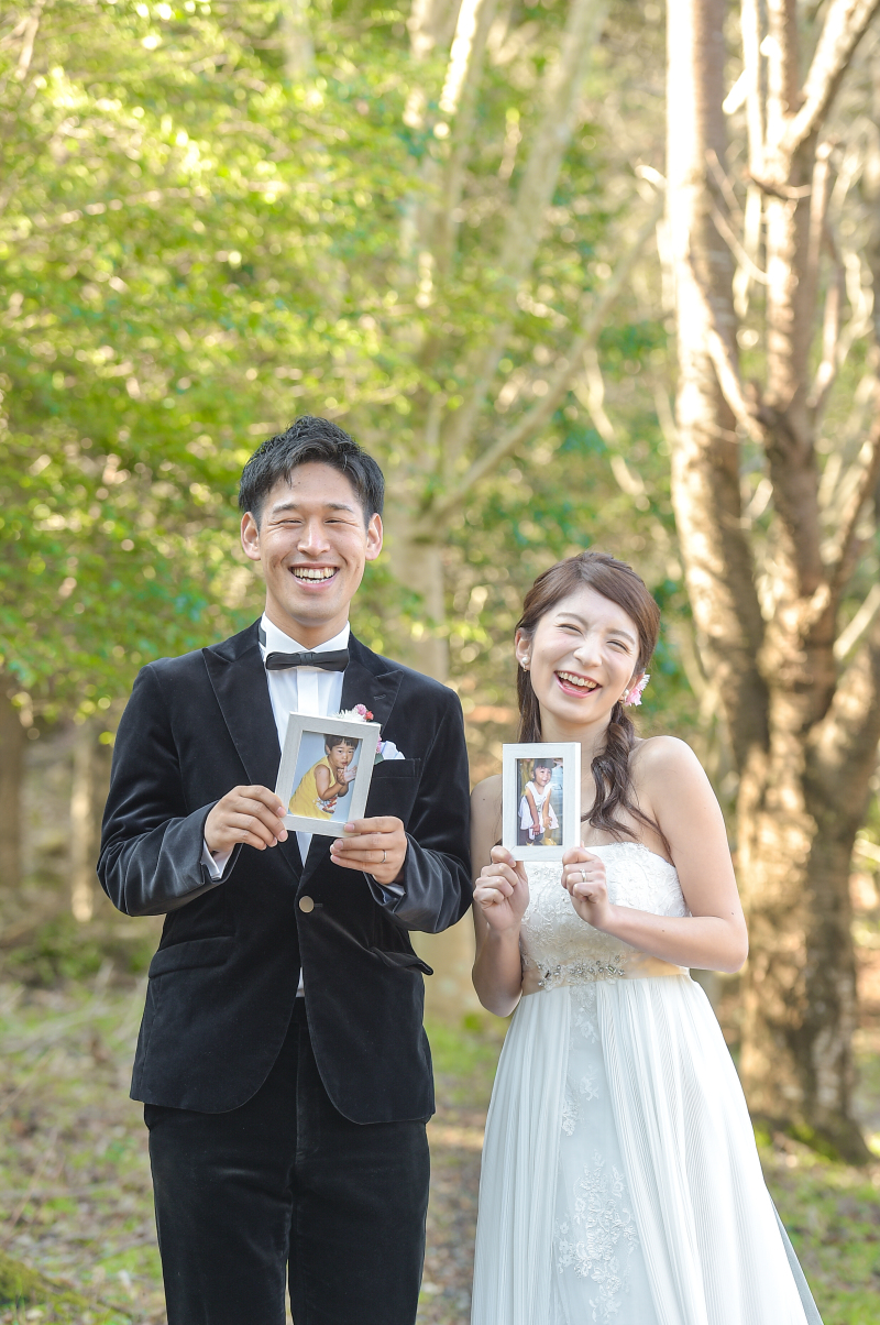 小さい頃の写真を持って♪